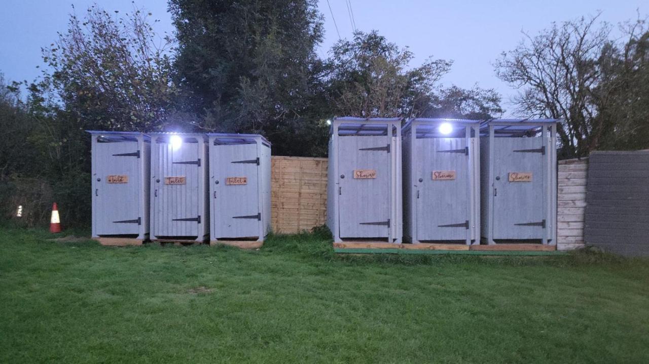 فندق Dorset Glamping Fields Corfe Mullen المظهر الخارجي الصورة