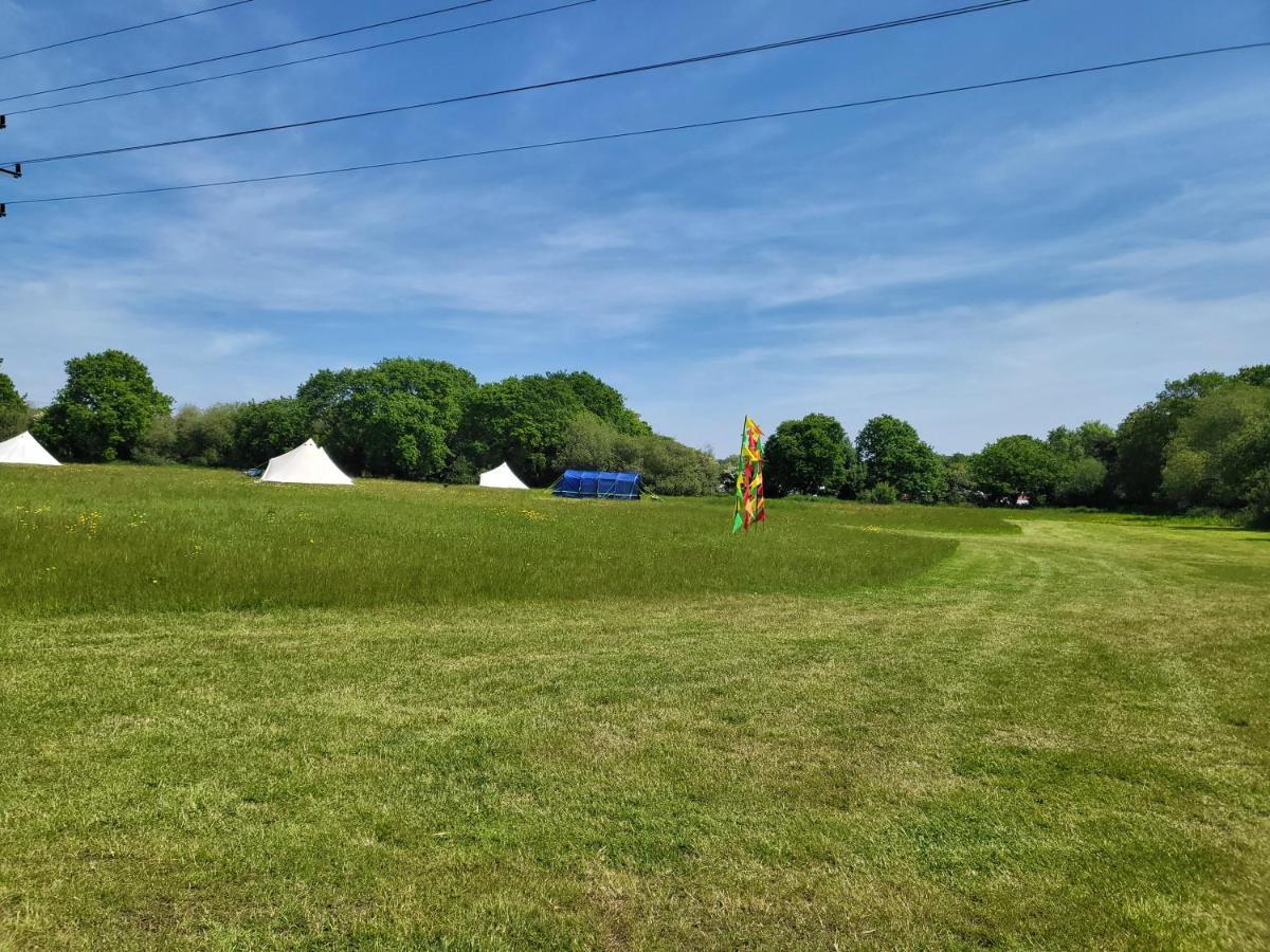 فندق Dorset Glamping Fields Corfe Mullen المظهر الخارجي الصورة